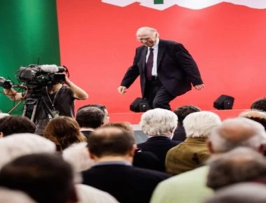 B. Λεβέντης: «Επίθεση» σε Σημίτη και Παπανδρέου στο συνέδριο του «Κινήματος Αλλαγής» - Γιούχα και αποχώρηση (βίντεο)